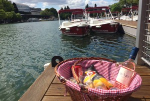 Have an aperitif on the water in Paris