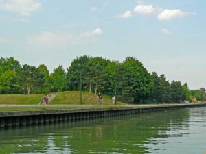 A view of the Bergère park from a boat