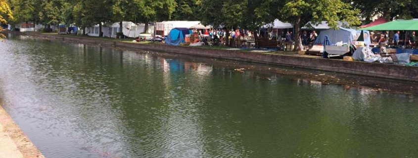 The Braderie de Lille, along the Deule