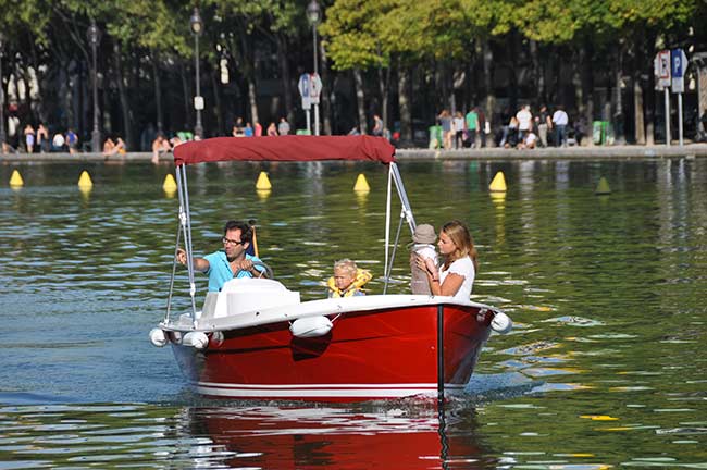 Boating with Marin D'Eau Douce in Paris