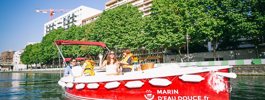 Electric boat ride in Paris