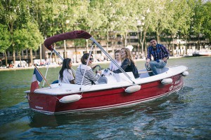 Friends on a license-free boat