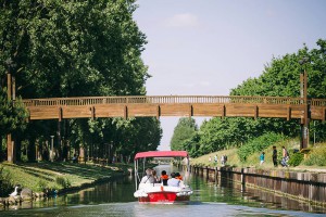 License-free boat rental. Trip on the Ourcq Canal